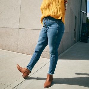 High-Rise Skinny Crop Jeans w/ 4 front buttons